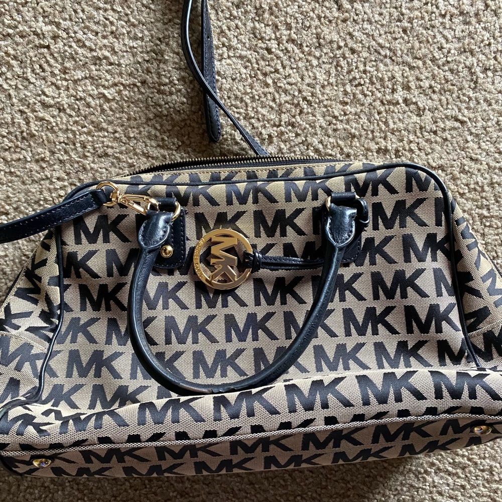 Michael Kors purse - Picture 4 of 11